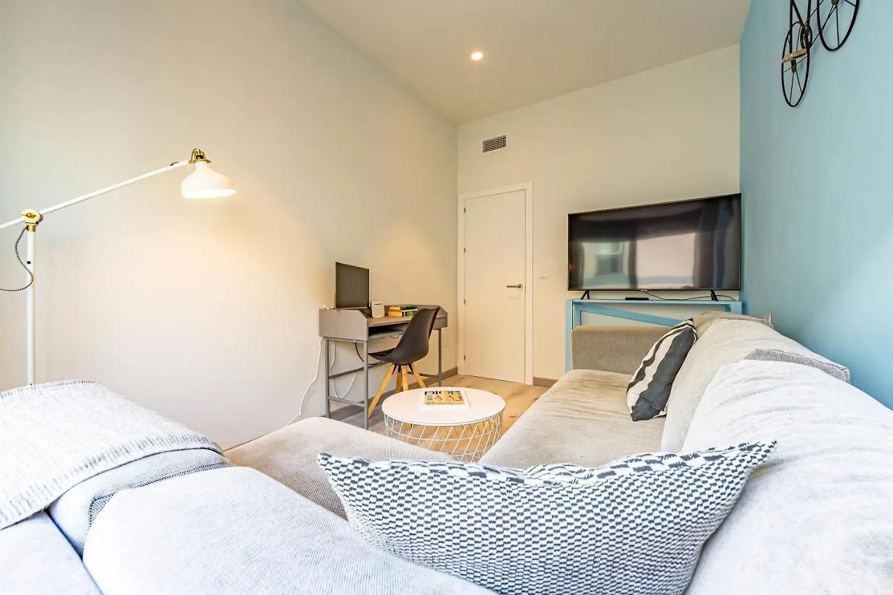 Centre-Terrace, Pool, Parking & Home-Office Tarifa Apartment