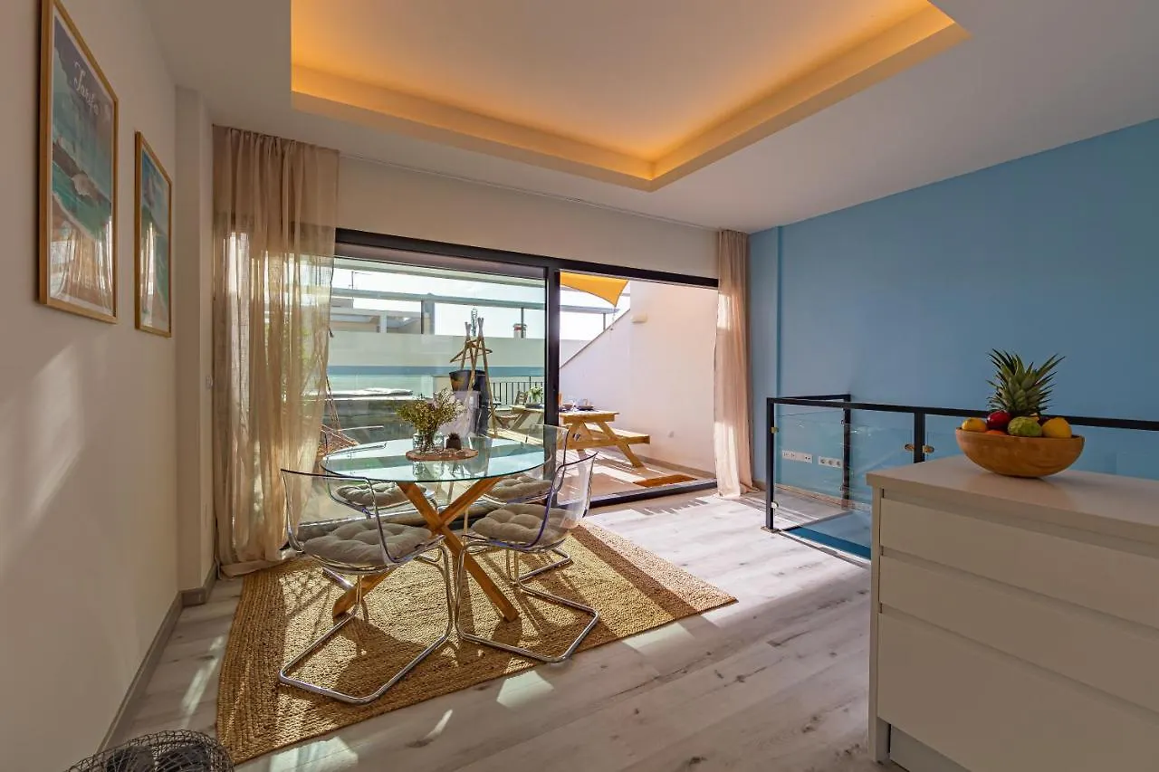 Centre-Terrace, Pool, Parking & Home-Office Tarifa Apartment