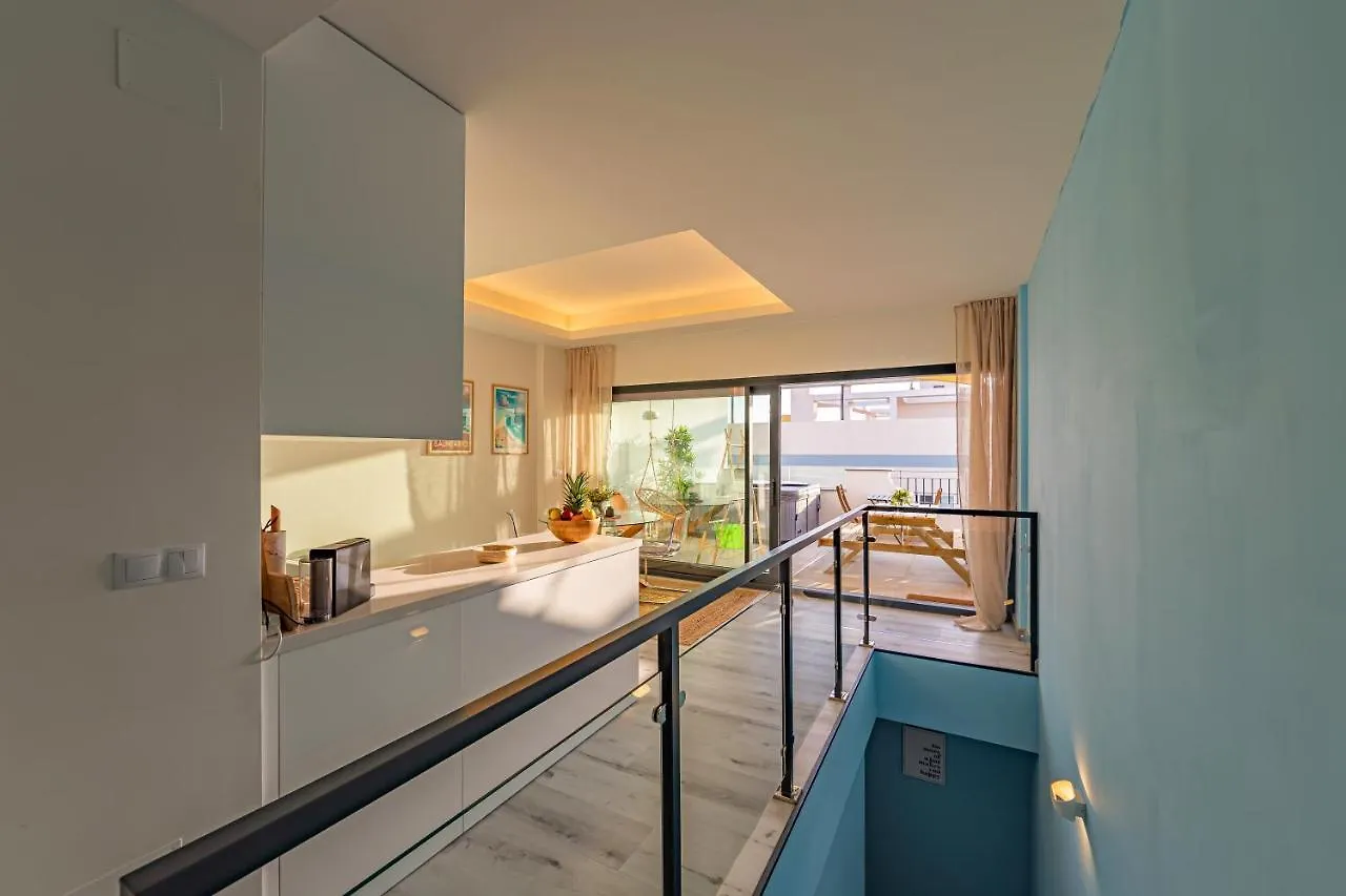 Centre-Terrace, Pool, Parking & Home-Office Tarifa Apartment