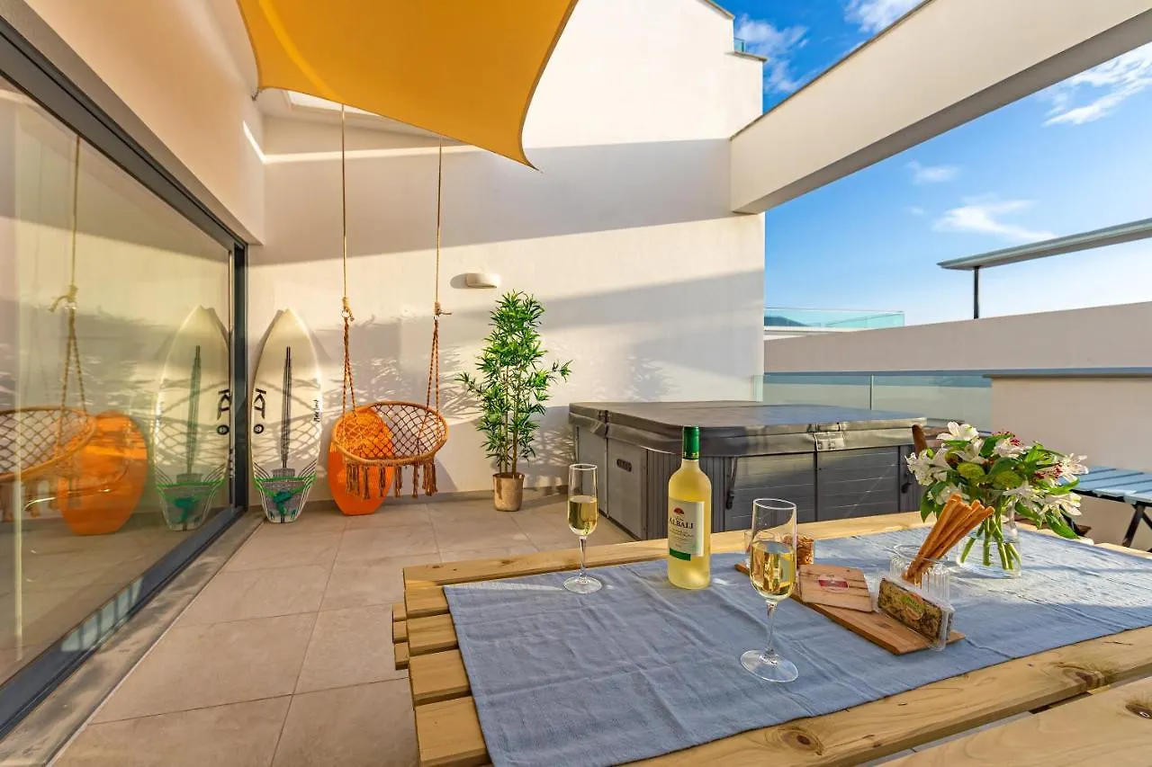 Centre-Terrace, Pool, Parking & Home-Office Tarifa Apartment
