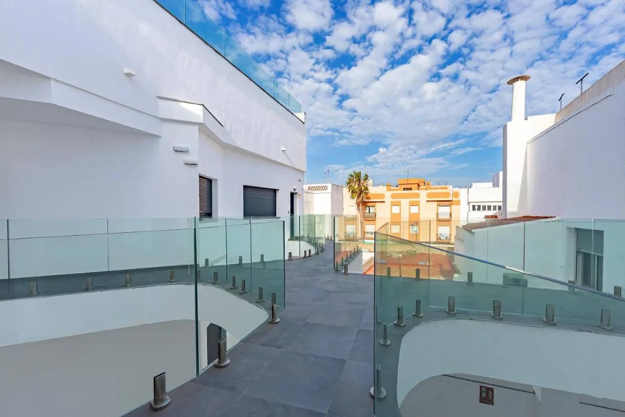 Centre-Terrace, Pool, Parking & Home-Office Tarifa Apartment