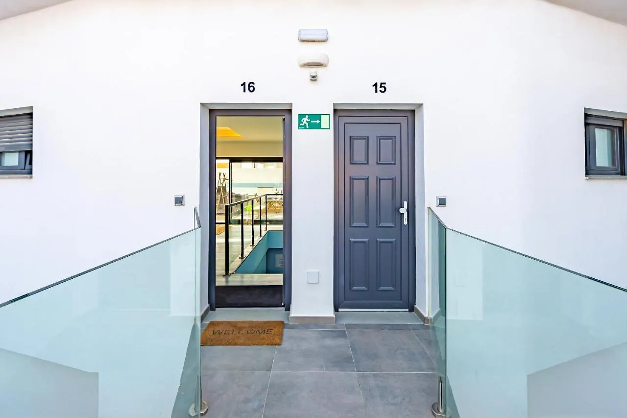 Centre-Terrace, Pool, Parking & Home-Office Tarifa Apartment