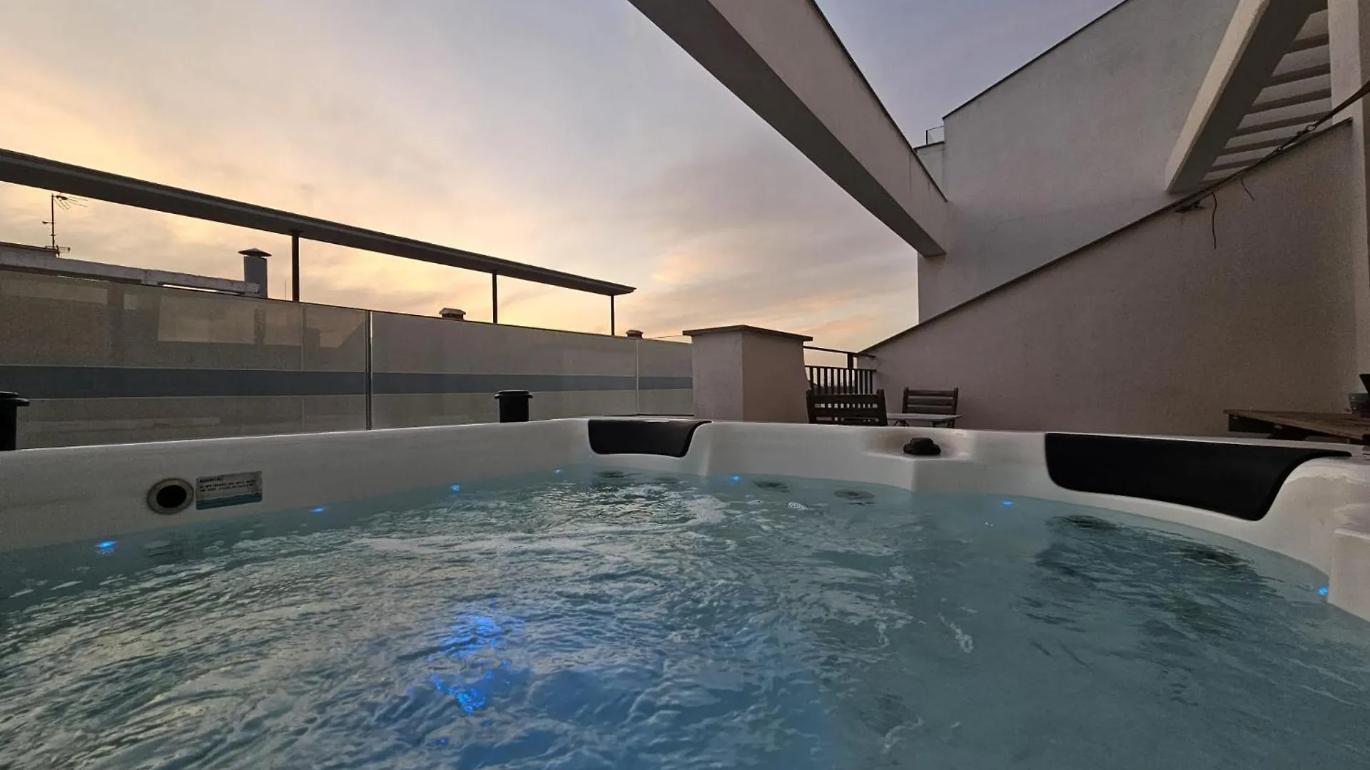 Apartment Centre-Terrace, Pool, Parking & Home-Office Tarifa