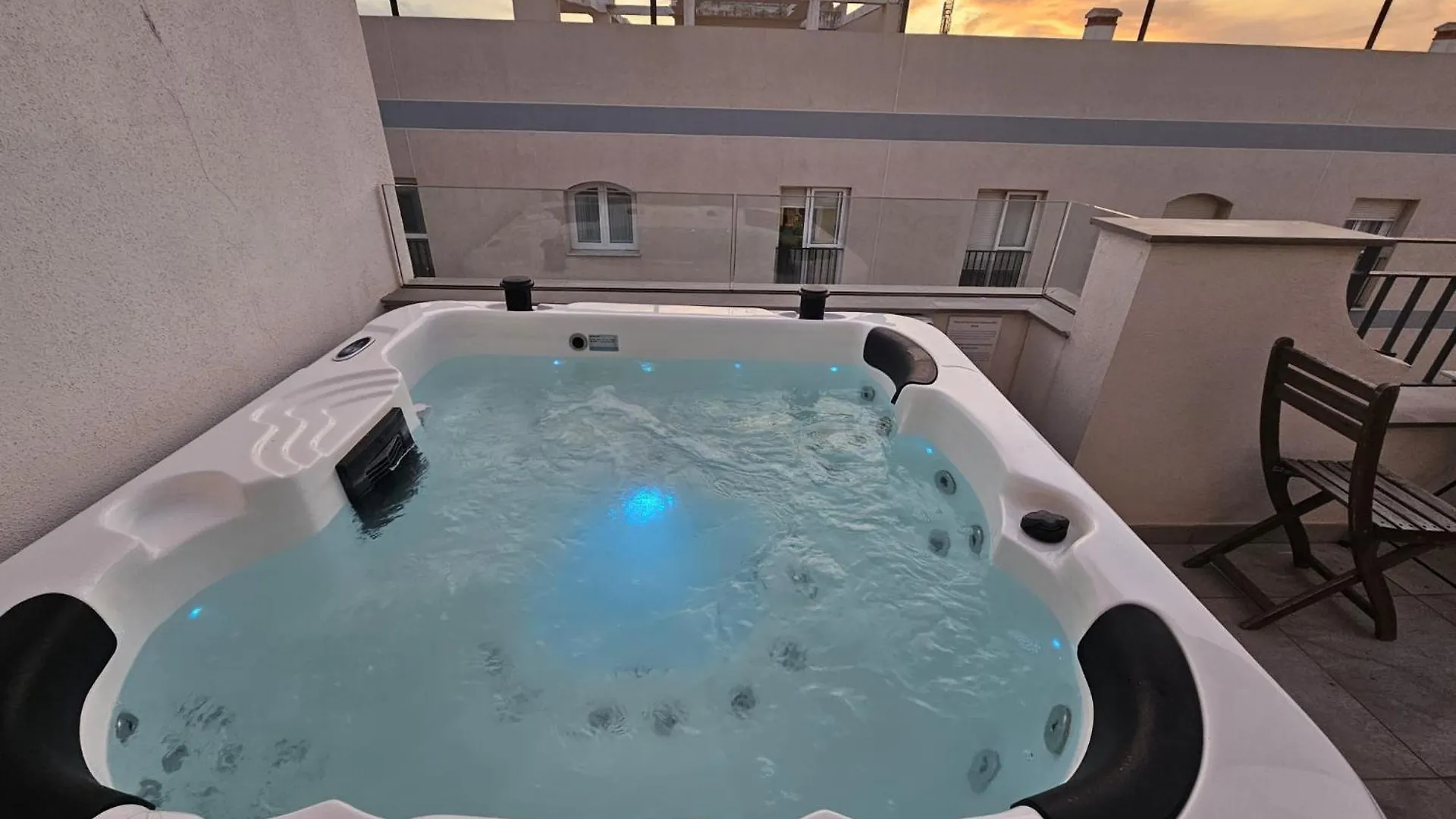 Centre-Terrace, Pool, Parking & Home-Office Tarifa 0*,